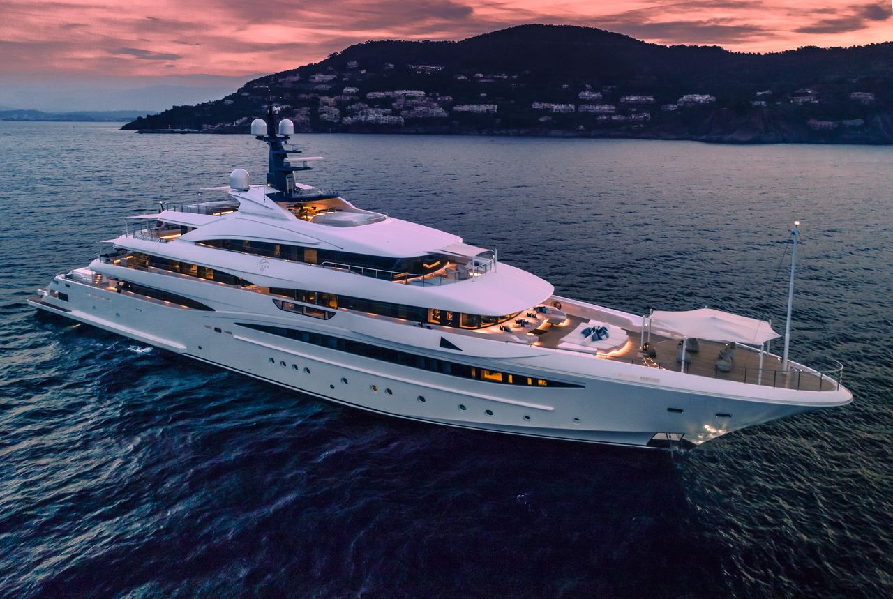 who owns cloud 9 super yacht