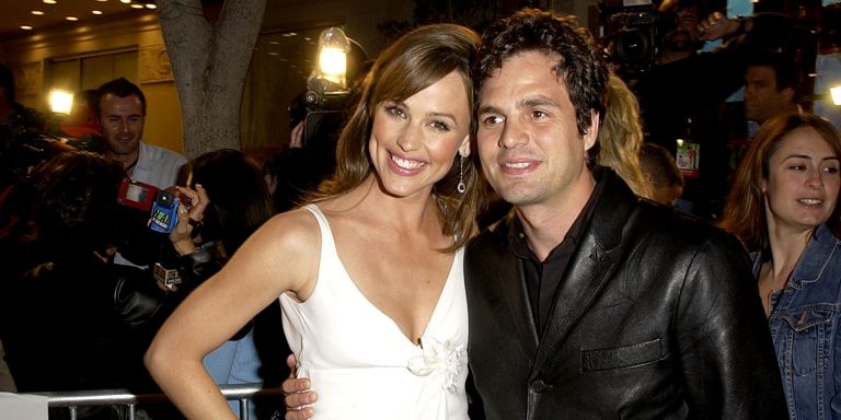 Jennifer Garner and Mark Ruffalo Reunite for ‘The Adam Project’ - FLAIR ...